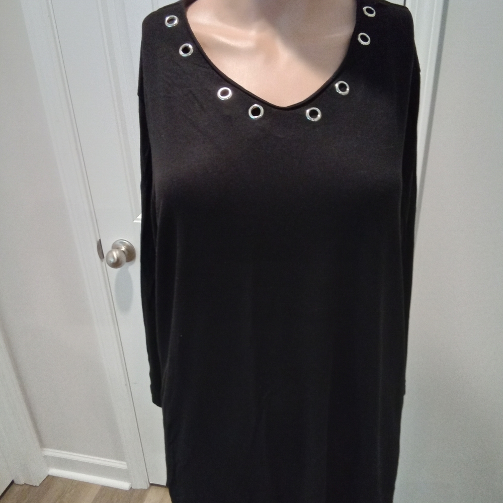 Cathy Daniels Size L. Black V-Neck Long Sleeve Tunic with Silver Grommet Detail